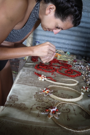 Création de collier en coquillages